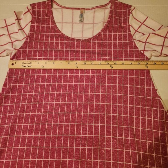 ❤️ 4/$20 New LuLaRoe Perfect T top Women's Small Side slits Pink white squares - Picture 5 of 16